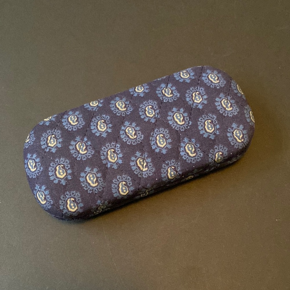Vera Bradley clamshell eye class case